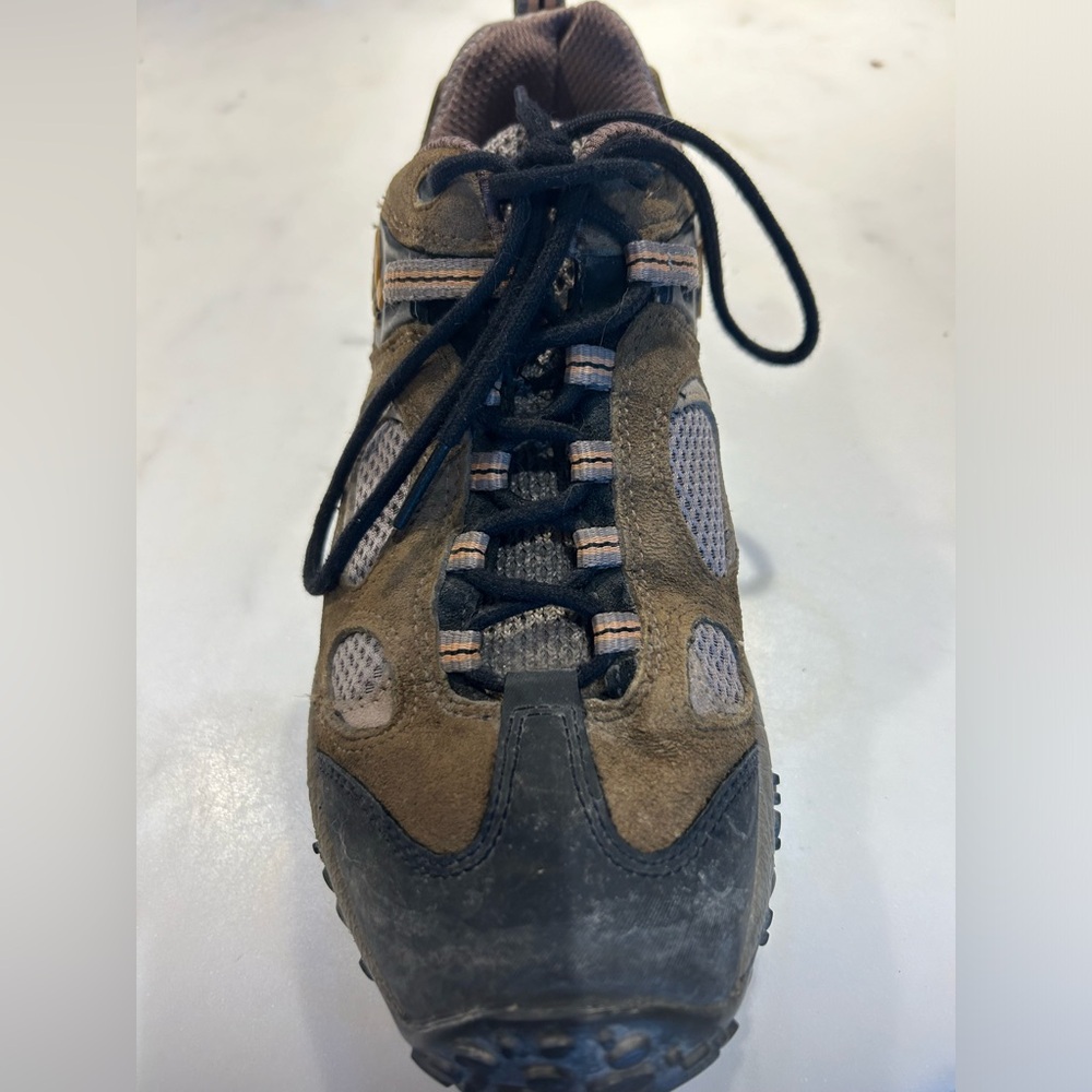Women’s hiking shoes 10.5 Merrill excellent condition. EU size 42